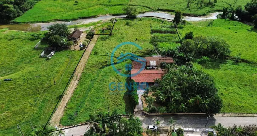 Sítio com riacho, cachoeira e terreno de 10.000m² ( 01 hectare ) à venda em tijucas/sc