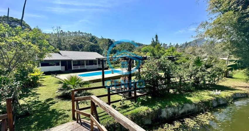 Sítio com Lagoa, Piscina e Terreno de 10.000m² ( 01 HECTARE ) à venda em Canelinha/SC