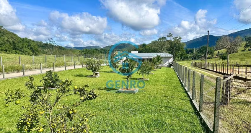 Chácara em Meio a Natureza com Piscina com Aquecimento e Terreno de 2.290m² à venda em Canelinha/SC