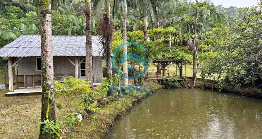 Chácara em meio a natureza com lagoa e terreno de 1.200m² à venda em canelinha/sc