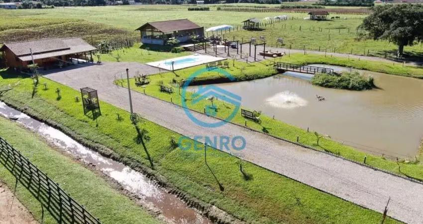 Chácara em meio a natureza com riacho, lagoa e terreno de 4.700m² à venda em tijucas/sc