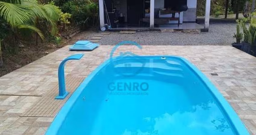 Chácara em Meio a Natureza com Piscina e Terreno de 1.700m² à venda em Tijucas/SC