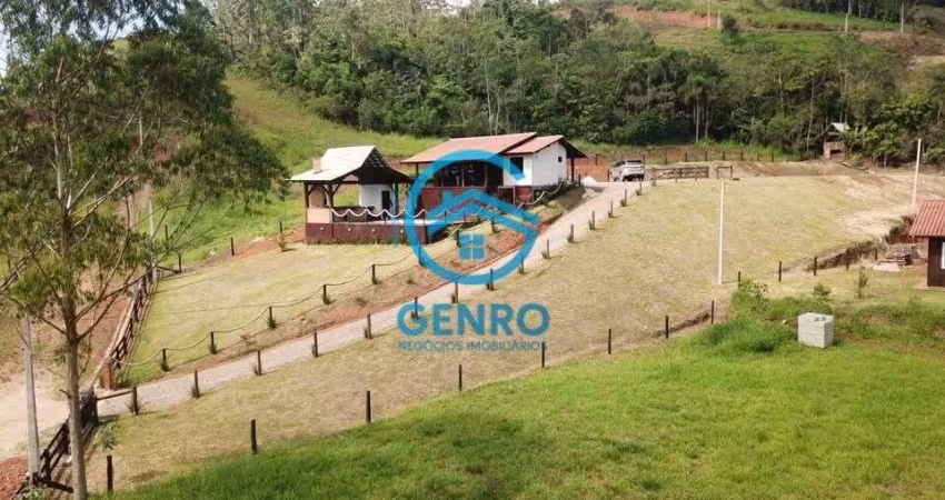 Chácara em Meio a Natureza com Piscina e Terreno de 3.300m² à venda em Canelinha/SC