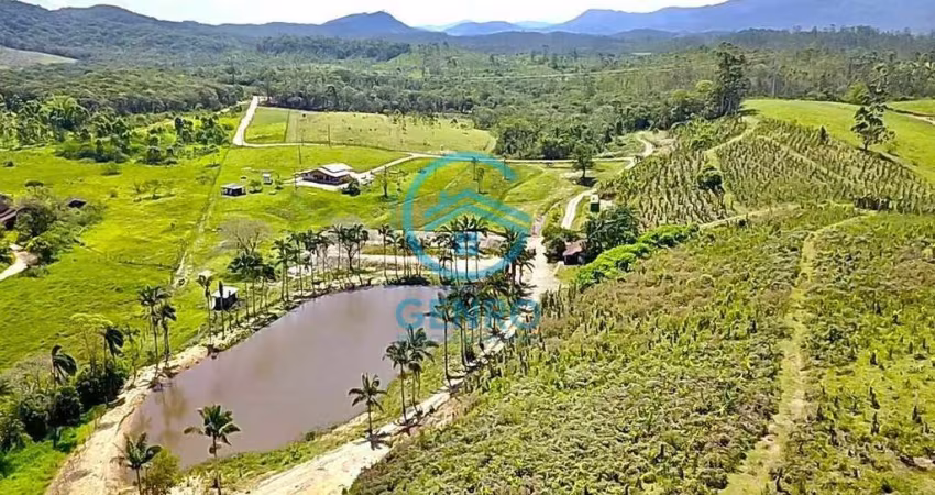 Sítio Haras em Meio a Natureza com Lagoa e Terreno de 140.000m² ( 14 HECTARES ) à venda em Tijucas/SC