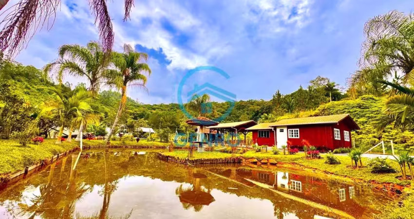 Chácara em meio a natureza com lagoa e terreno de 850m² à venda em canelinha/sc