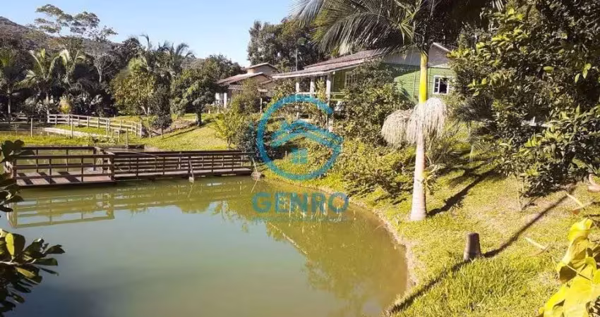 Chácara em meio a natureza com lagoa e terreno de 1.400m² à venda em santo amaro da imperatriz/sc
