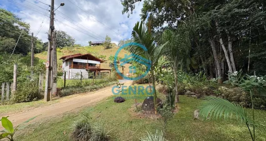 Chácara semimobiliada em meio a natureza com riacho e terreno de 2.200m² à venda em águas mornas/sc