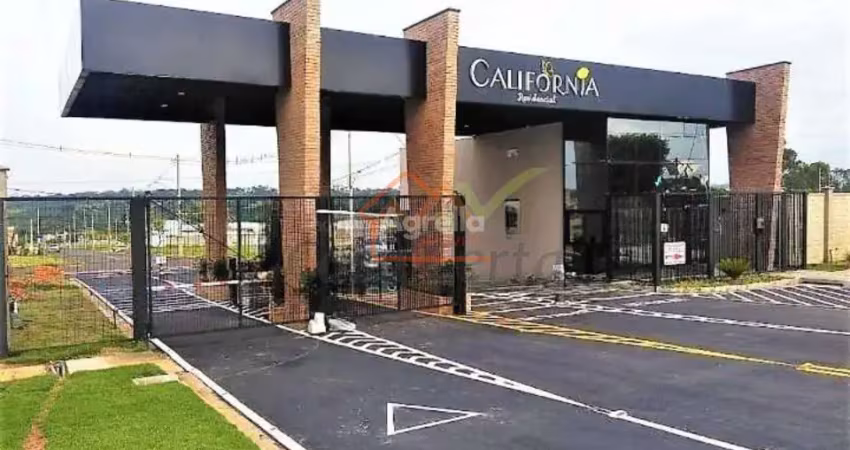 Terreno com excelente localização no condomínio califórnia - estiva gerbi/sp