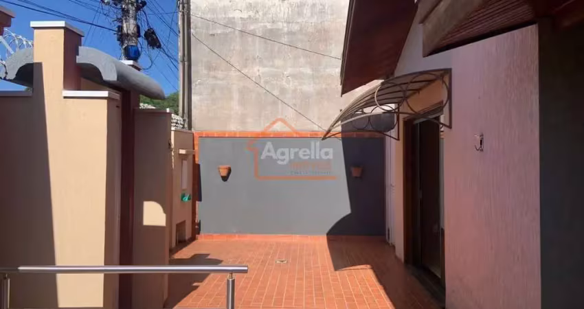 Casa térrea à venda 2 dormitórios sala cozinha banheiro social lavanderia quarto fundos espaço gourmet garagem 2 vagas