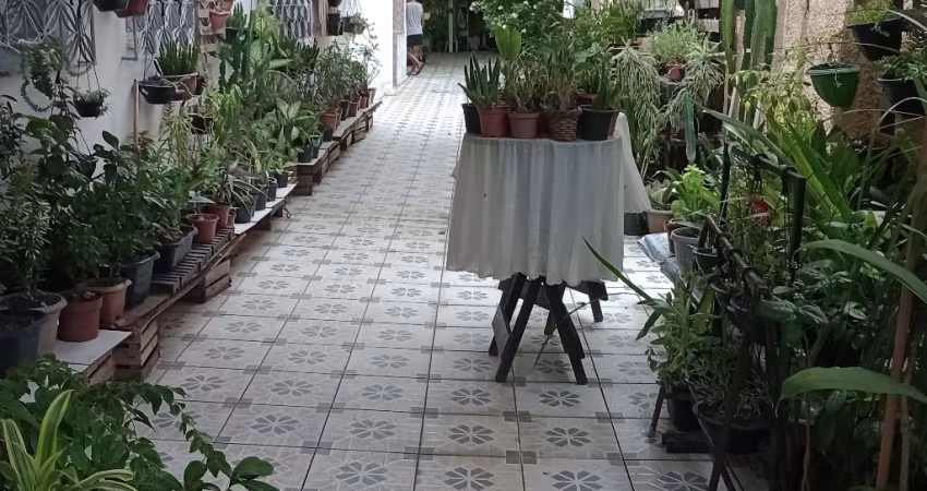 Lindo imóvel três quartoe / em Mesquiata / vila Emil r.j