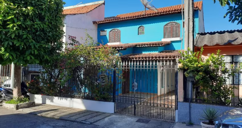 Excetente imóvel trê quartos c/ piscina em N.Iguaçu R.J