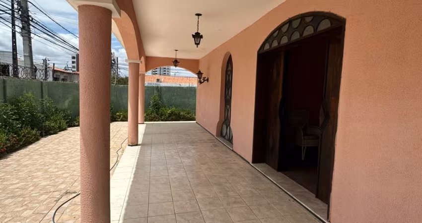 EXCELENTE CASA DE ESQUINA - NASCENTE