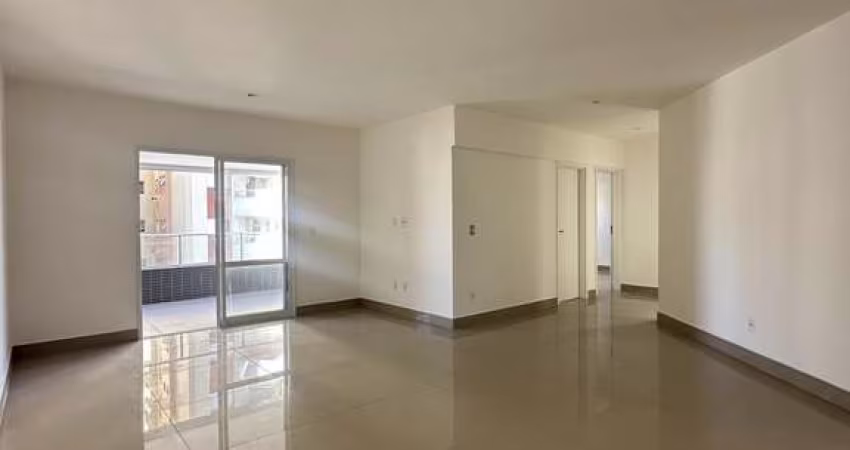 Apartamento à venda no bairro Guilhermina Com duas vagas de garagem
