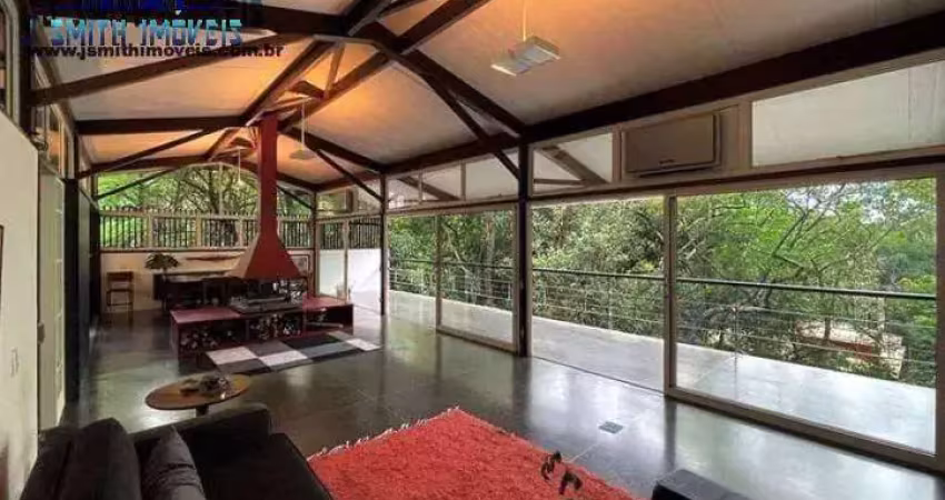 Cond. dos arquitetos na granja viana - contemporânea e despojada! única!
