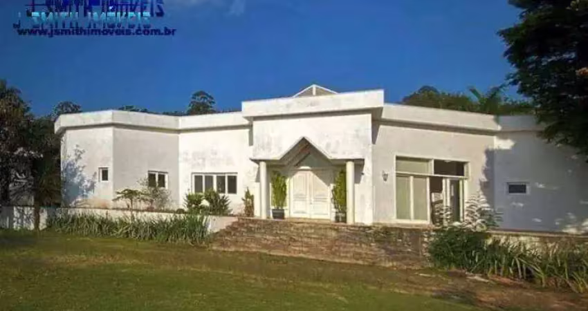 Casa clássica, at 3.500 m² ! 5 sts, piscina, salão! p/ reformar