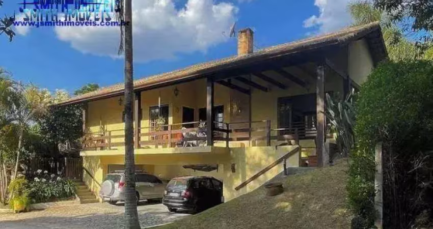 Casa bucólica, semi-térrea, 4 dorms, 1 suíte, piscina, lareira. show!!