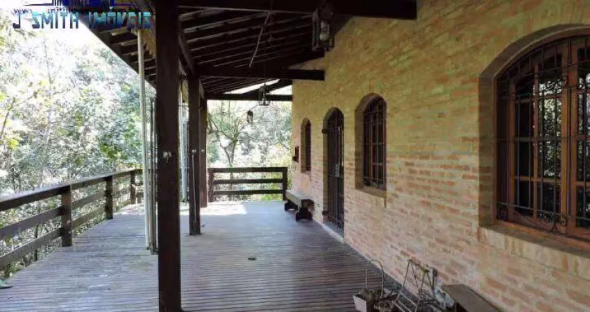 Casa de fazenda, em ótimo estado, rústica e desocupada, na granja viana