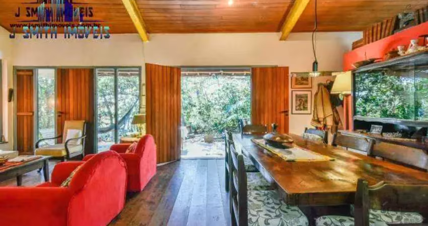 Casa espetacular em terreno de 2.300m² em condomínio fechado.