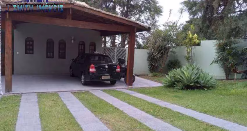 Casa  com sala e vista panorâmica, em condomínio fechado - km 24