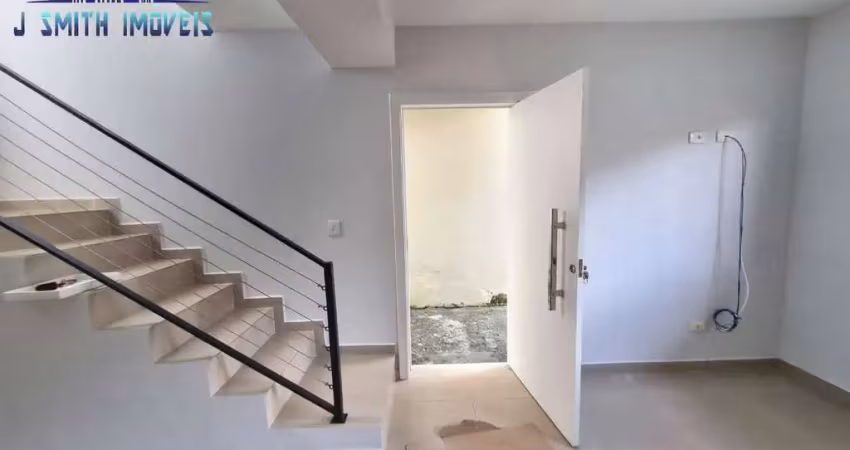 Casa isolada,  3 suítes, cozinha com armários e cook top. quintal g.