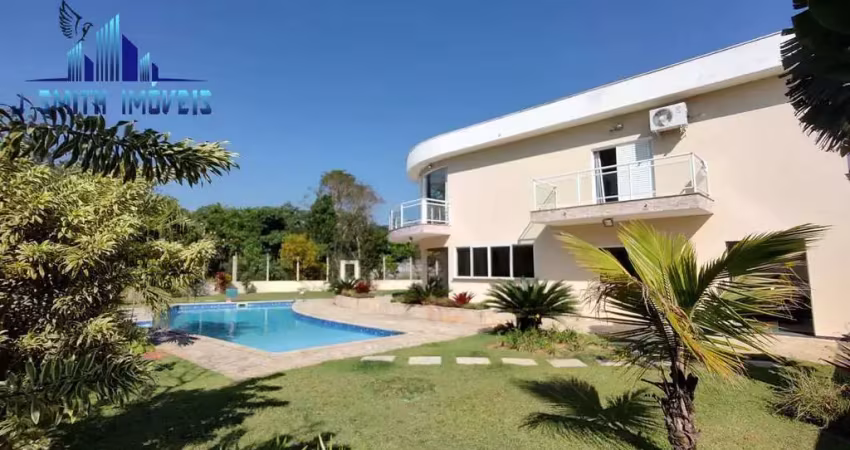 Casa praticamente térrea.  piscina, salão de jogos, sauna, na granja viana