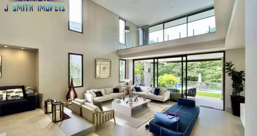Casa à venda de porteira fechada! impecável, 4 suítes, elevador, piscina