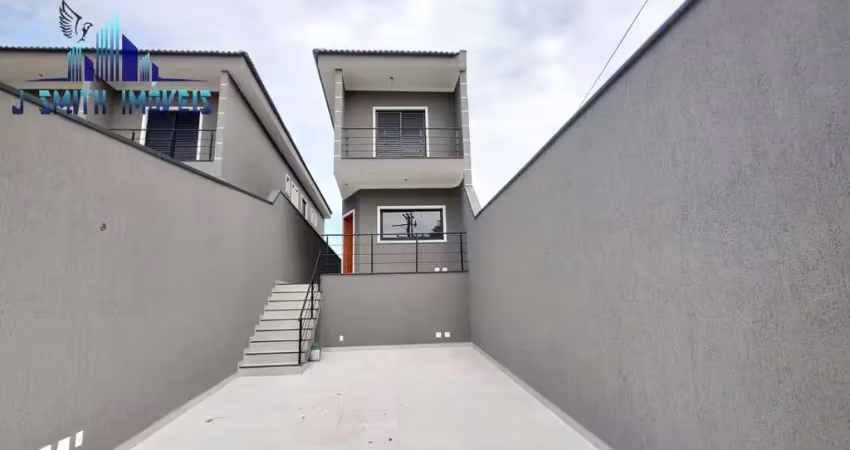 Casa isolada, nova, 129m², 3 suítes, gourmet, quintal grande, 3 vagas.