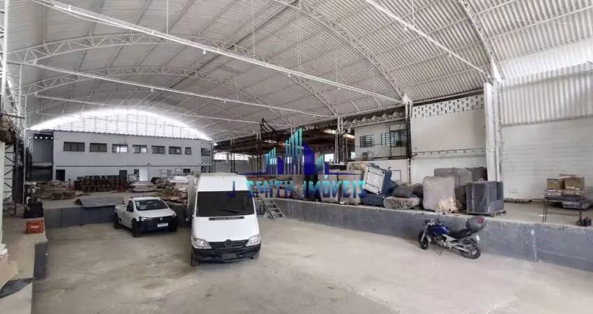 Galpão industrial. ac. 1.600m² de construção. 2 docas