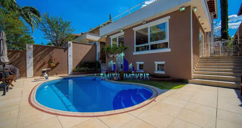 Casa com classe em estilo, integrada com ótimo acabamento, na granja viana