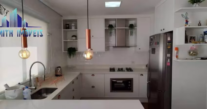 Sobrado moderno,  planejados atualizados, piscina, quintal grande, 2 vagas