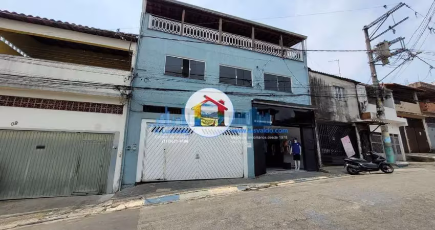 Propriedade com 11 casas de aluguel, salão e ainda mais 4 vagas