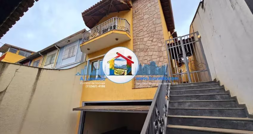 Belo sobrado com 3 suítes, varanda, lareira, edícula e 5 vagas no jabaquara