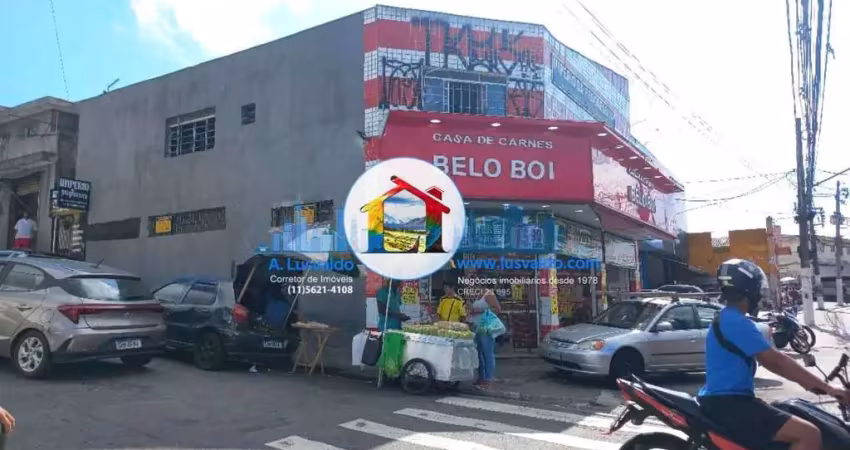 Prédio comercial com ótimo salão comercial e 4 salas no coração da vila missionária!
