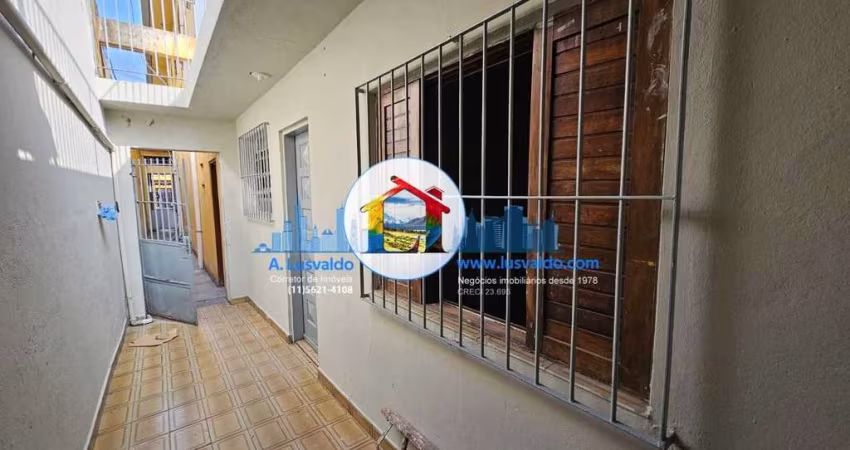 Casa térrea com 1 dormitório, sala, cozinha e banheiro no centro da Vila Missionária