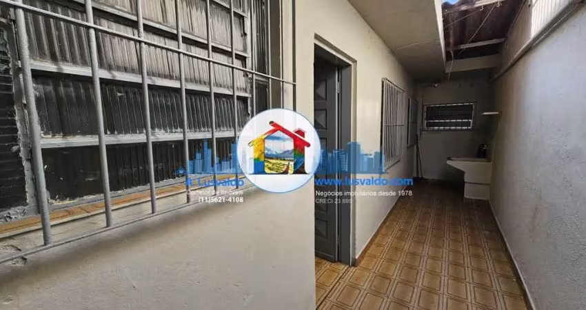 Casa térrea com 1 dormitório, sala, cozinha e banheiro no centro da vila missionária