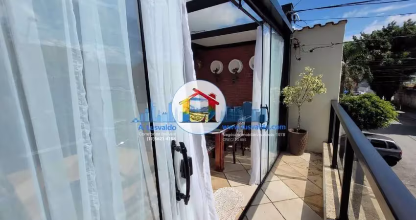 Sobrado com 3 dormitórios, sacada gourmet, edícula e 2 vagas no Parque Selecta!