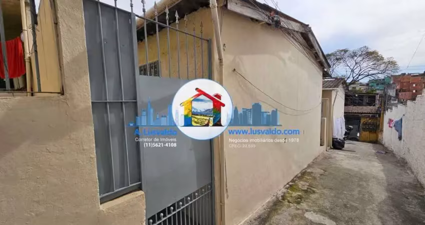 Casa térrea de quarto cozinha e banheiro à 6 min a pé da yervant kissajikian!