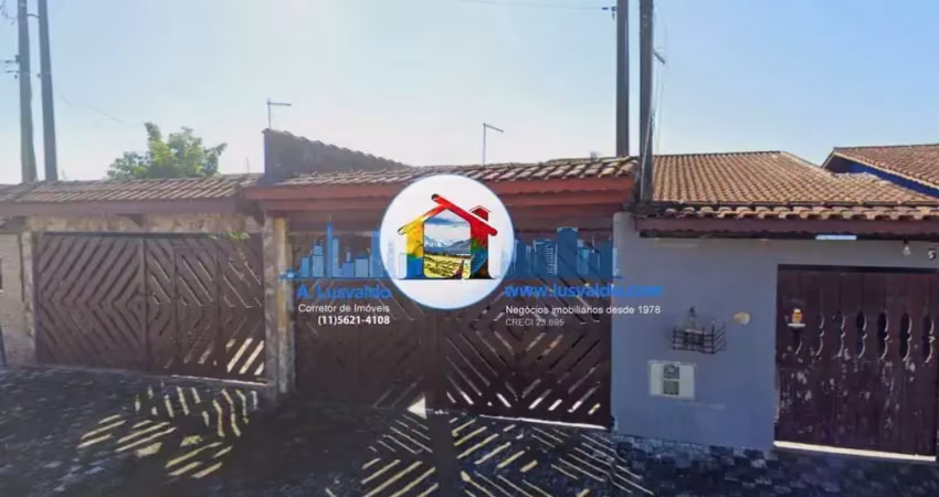 Casa térrea com 2 dormitórios e 2 vagas a 500m da praia em mongaguá!