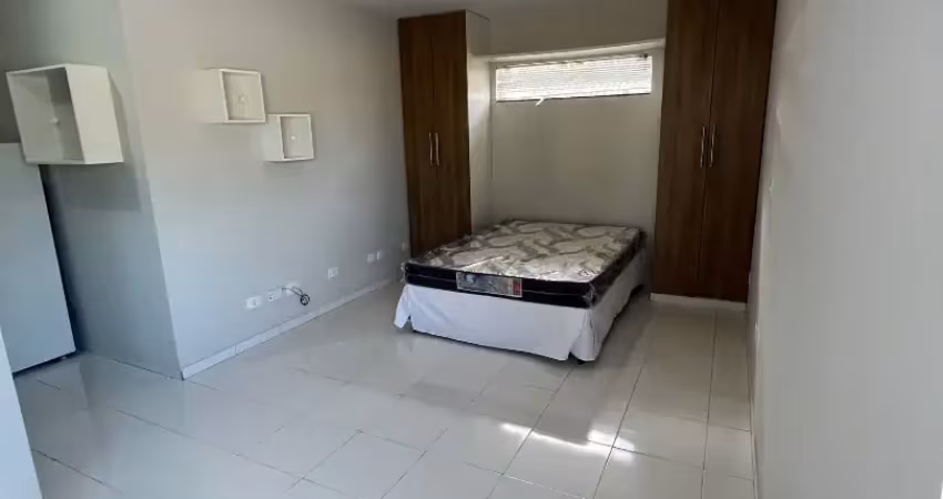 Kitnet / Stúdio para alugar na Rua Ferdinando Darif, 620, Campina do Siqueira, Curitiba