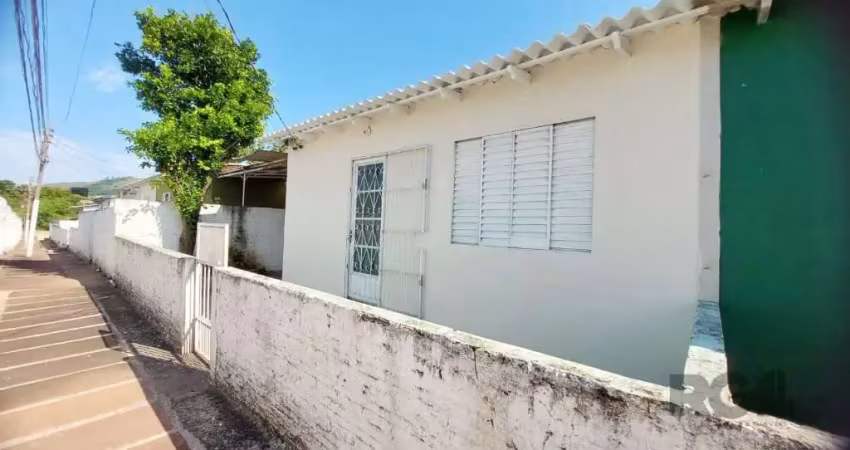 Berté aluga casa 02 dormitórios no bairro Medianeira!&lt;BR&gt; Casa com pátio independente, dois quartos, cozinha e sala em conceito aberto, 1 banheiro. Local calmo e familiar, com casas com entradas