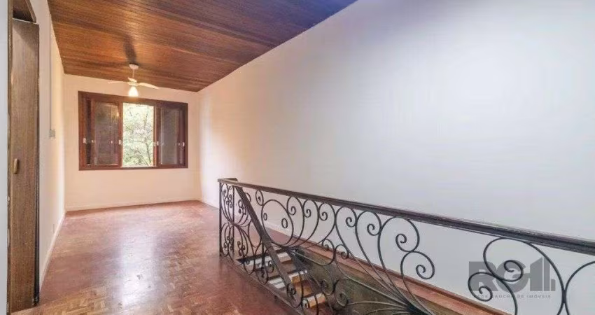 Casa para Venda - 160m², 3 dormitórios, sendo 1 suite, 2 vagas - Teresópolis