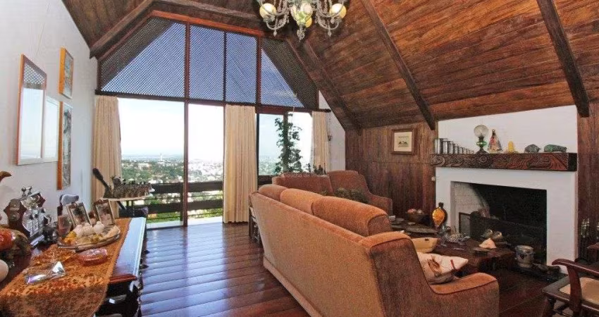 Casa 3 dor. sendo 1 suite, piscina, com vista panorâmica no Morro Apamecor.