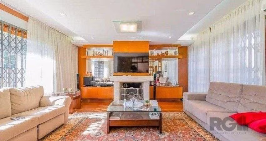 Casa 221m² - 3 dormitórios, 1 suíte, 4 vagas de garagem no bairro Vila Assunção