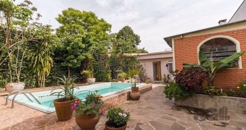 CASA PRÓXIMA AO PONTAL, com 5 vagas, 3 dormitórios!