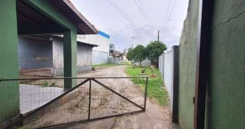 Casa em Porto Alegre, no bairro Belém Novo, com 2 dormitório(s), e 2 banheiros, à venda.