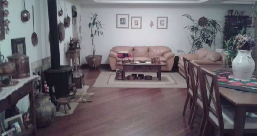 Casa para Venda - 430m², 3 dormitórios, sendo 1 suites, 4 vagas - Jardim Isabel