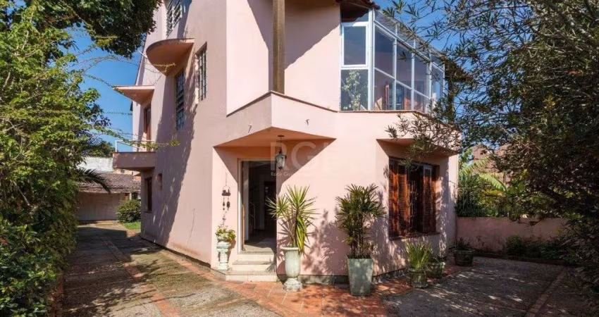 Casa para Venda - 253.35m², 3 dormitórios, sendo 1 suites, 4 vagas - Serraria