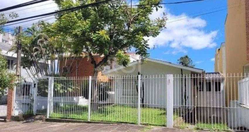 Casa Residencial ou comercial. Com 205 m² de área útil, 3 dormitórios
