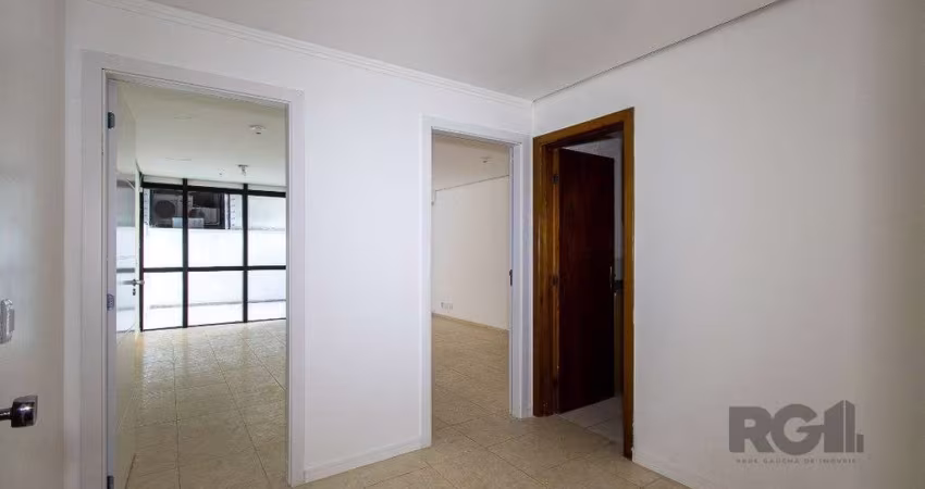 Sala comercial à venda com terraço, banheiro e copa, elevador portaria - Bairro Menino Deus