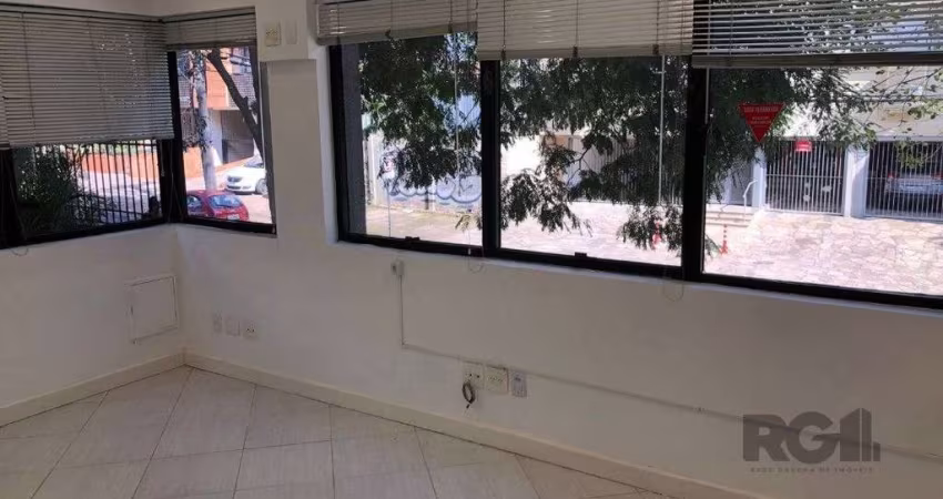 Excelente sala comercial. 2 salas muito espaçosas e uma meno